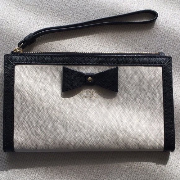 Host Pick.. Kate Spade wristlet beige and black with box NWOT